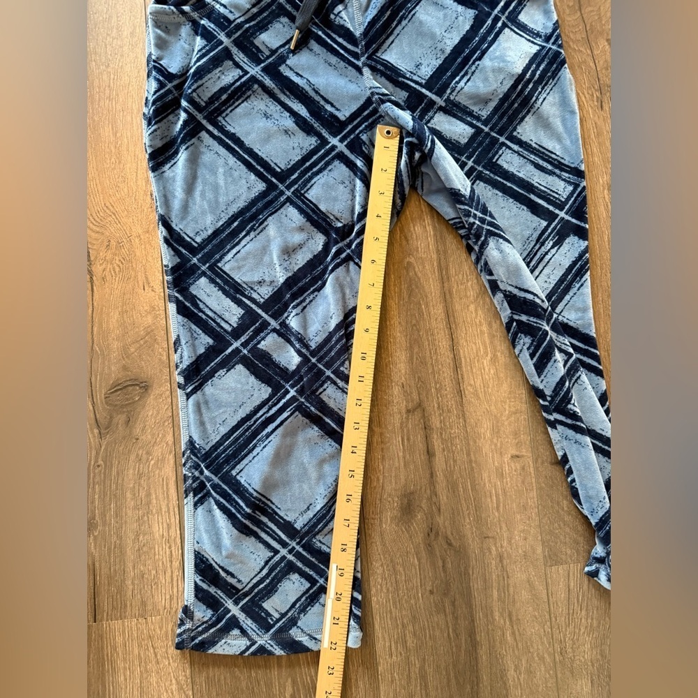 LuLaRoe Crystal Cozy Pant blue pattern Size medium - Picture 6 of 7